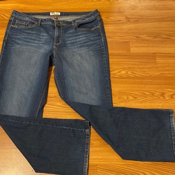 L.E.I. Ashley Lowrise Slim Boot Jeans size 21 (CA) - Picture 1 of 5